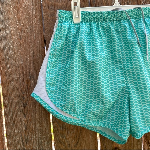 NIKE Women’s Dri Fit Teal White Athletic Shorts Size Small - Picture 3 of 9